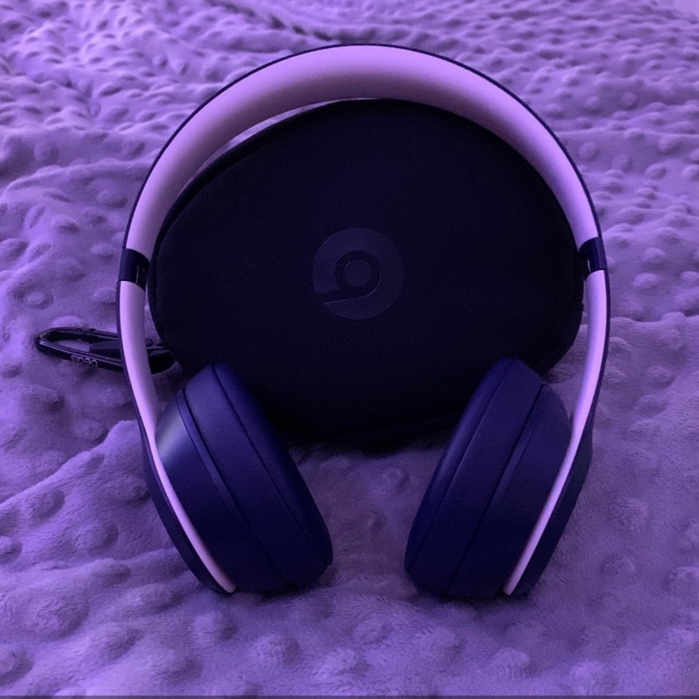 Beats Solo 3s 🎧 (Bluetooth)
